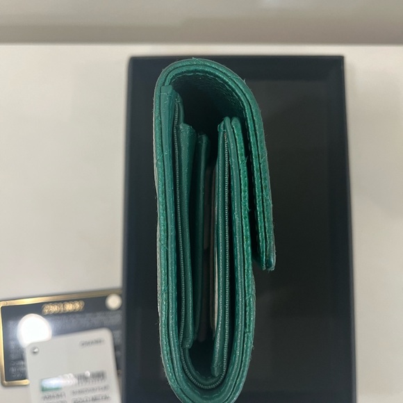 Chanel rare emerald metallic wallet authentic - Picture 4 of 8